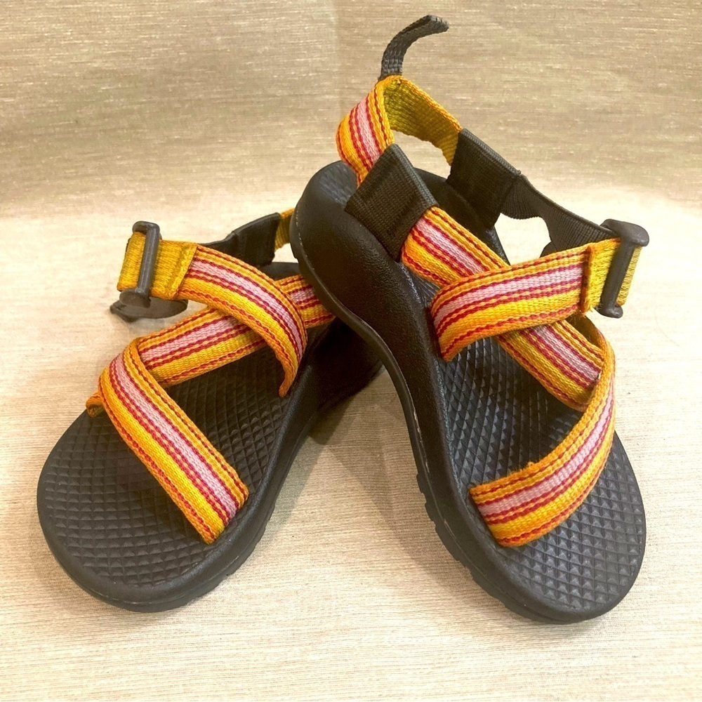 CHACO Sz 9 Z1 Colourful Straps Adjustable Buckle  Closure Kids Sandals